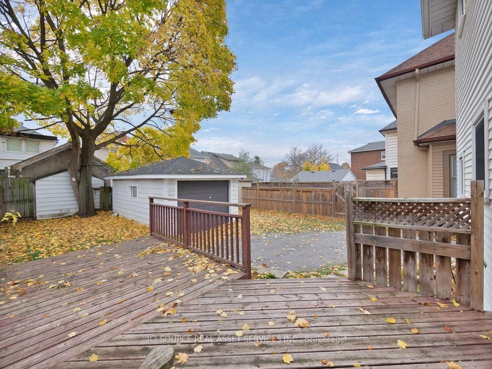 10 Gibsons Place photo 18