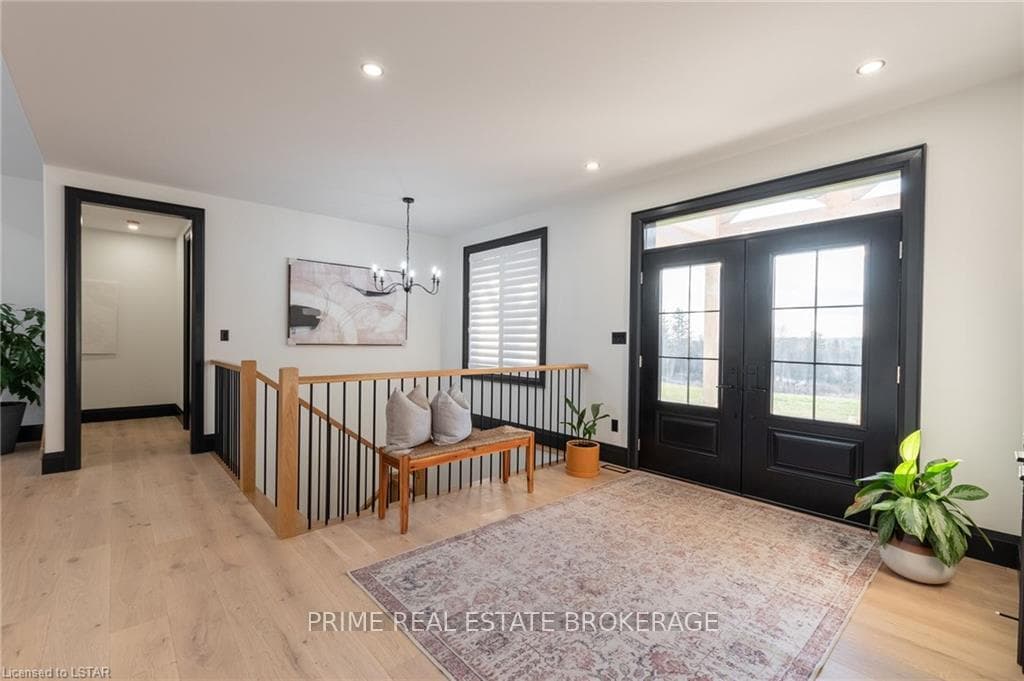 584522 BEACHVILLE Road photo 5