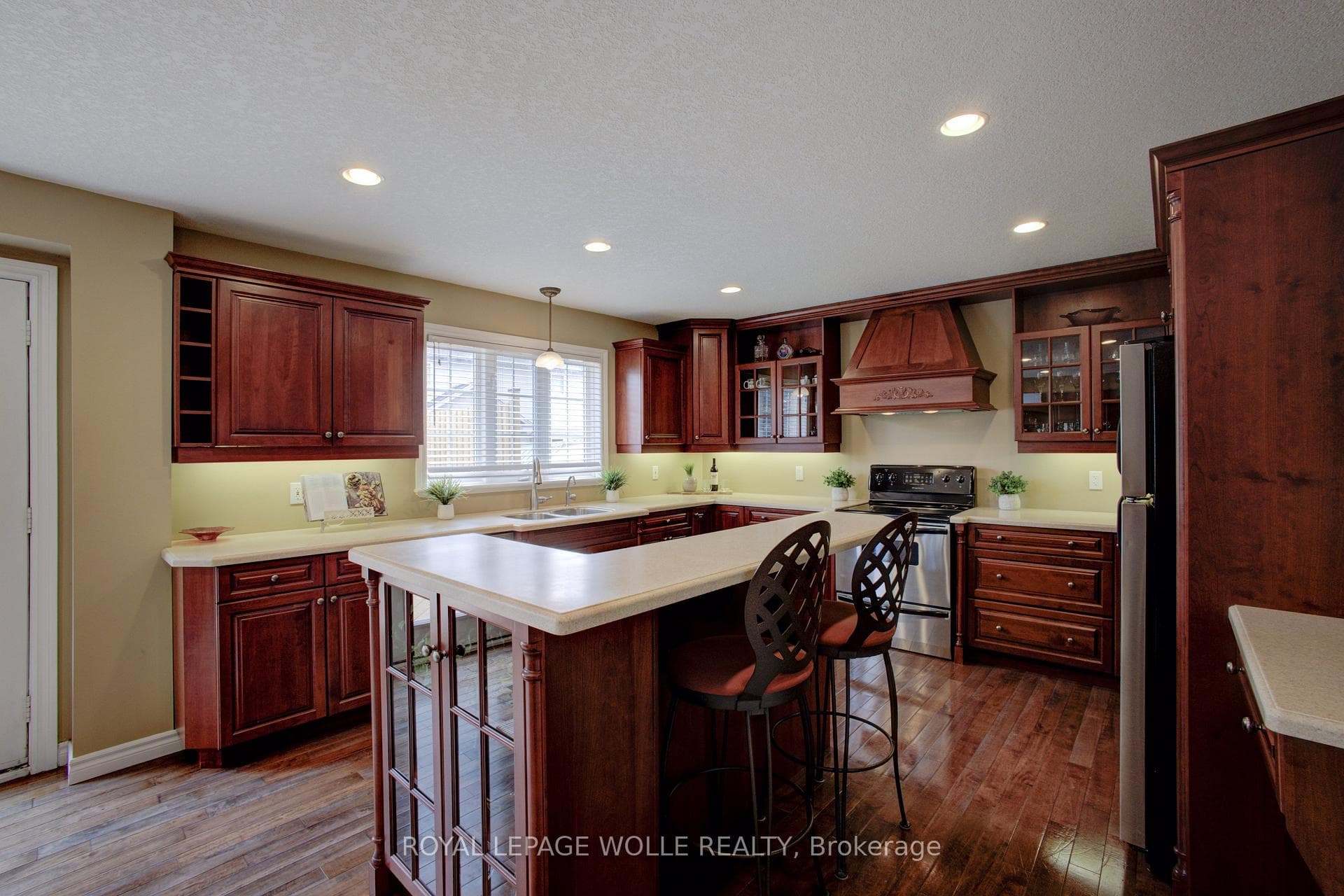 521 Starboard Crescent photo 18