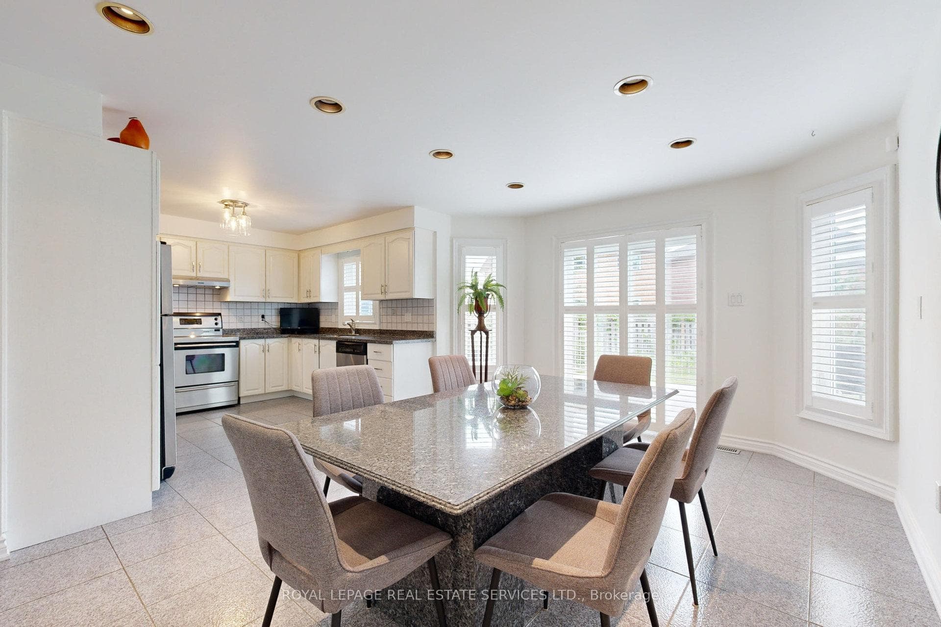 49 Iona Crescent photo 8