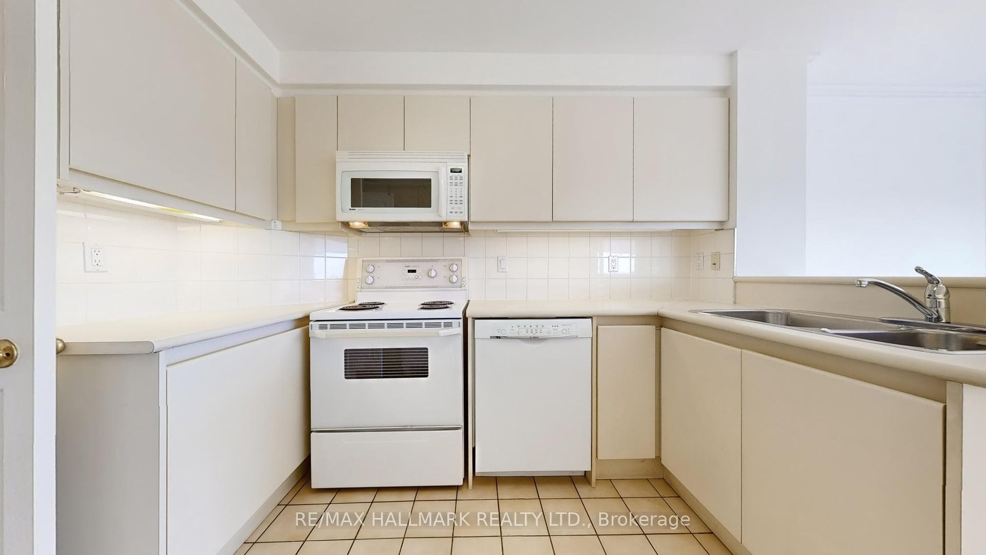 1800 The Collegeway Way Unit 807 photo 6