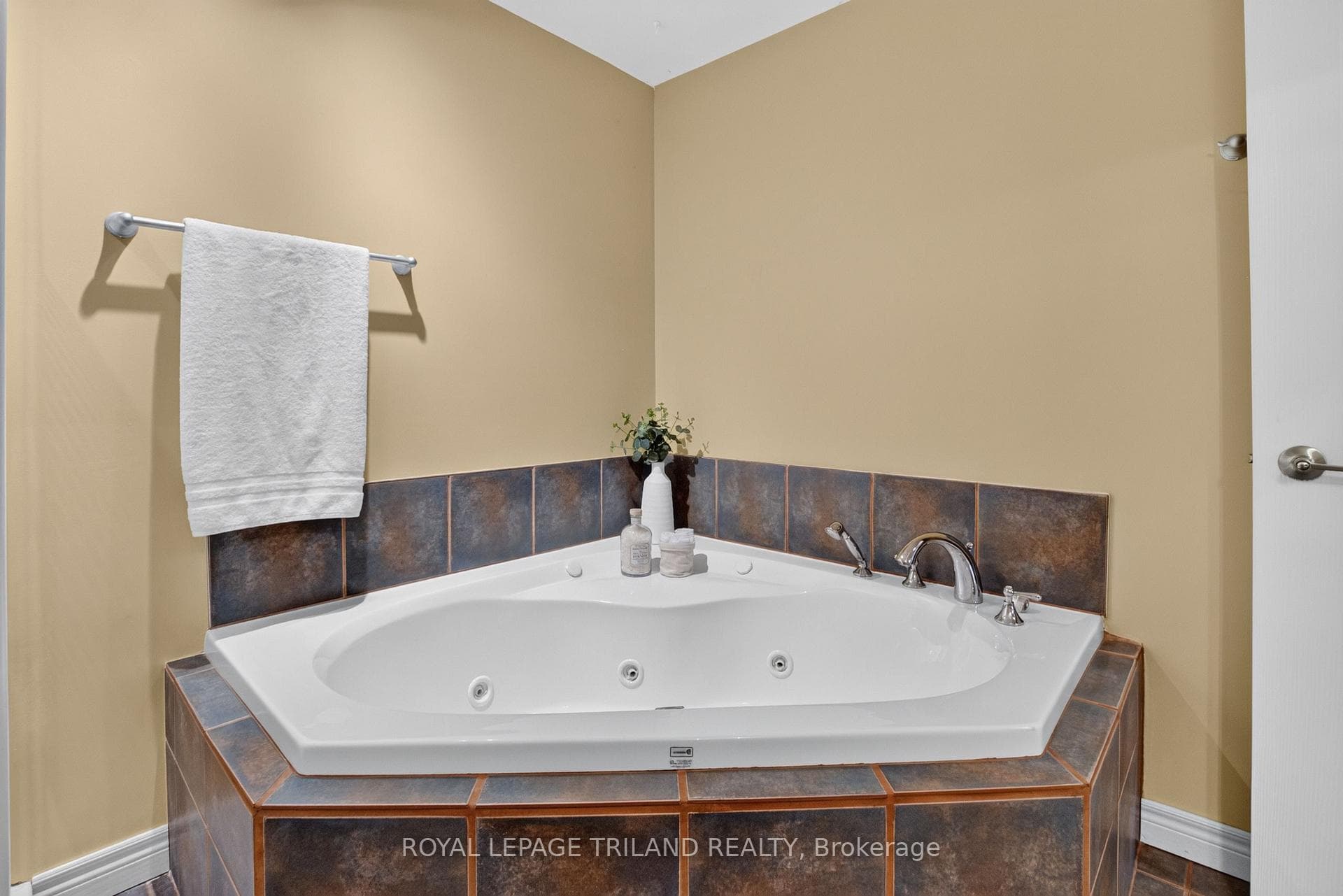 87 Donker Drive Unit 14 photo 41