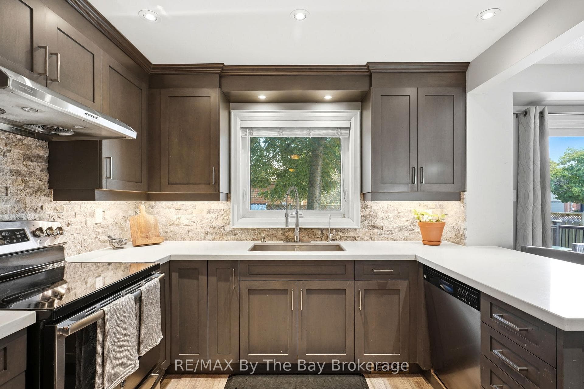 291 Woodlawn Crescent photo 12