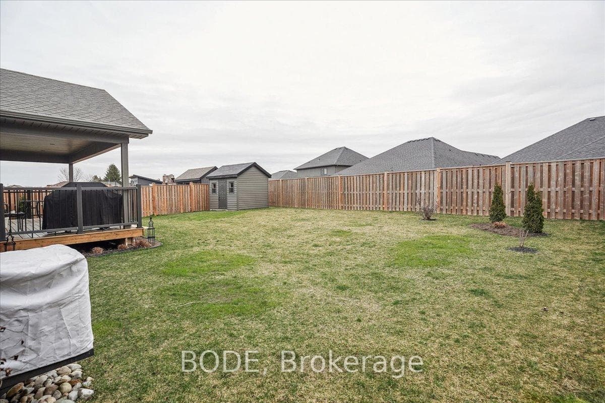 215 Oak Street photo 36