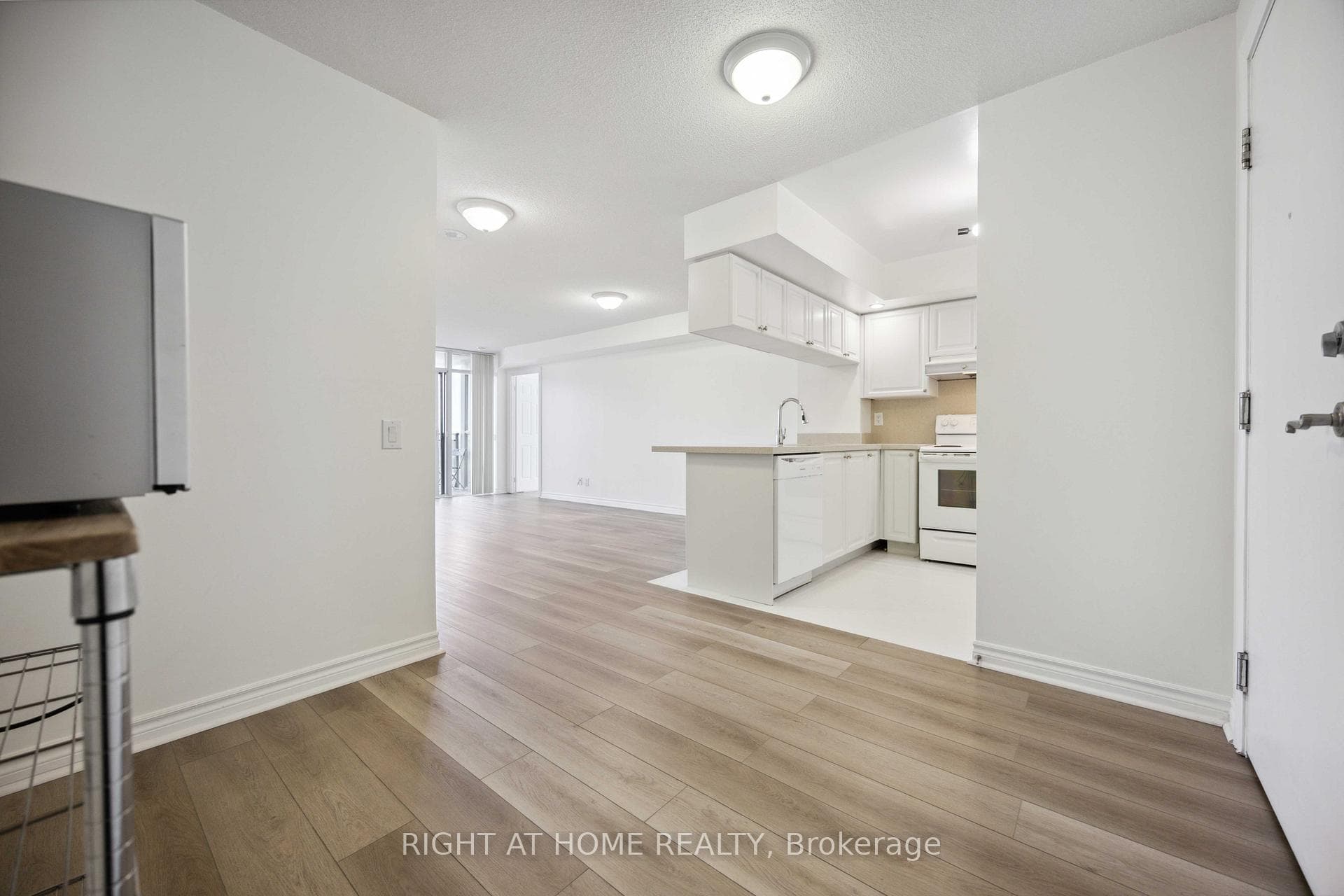 5229 Dundas Street Unit 1704 photo 27