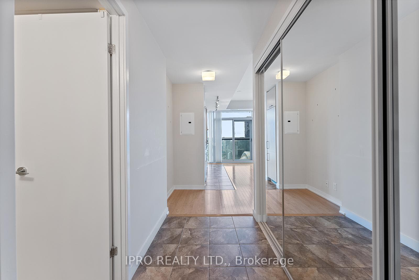 12 York Street Unit 4205 photo 2