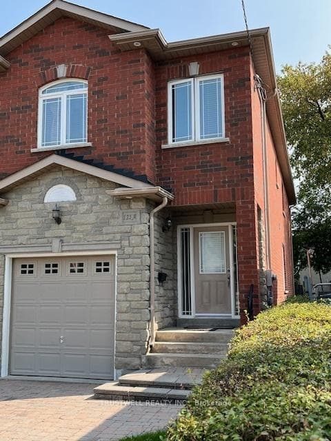 121A Pitt Avenue photo 2