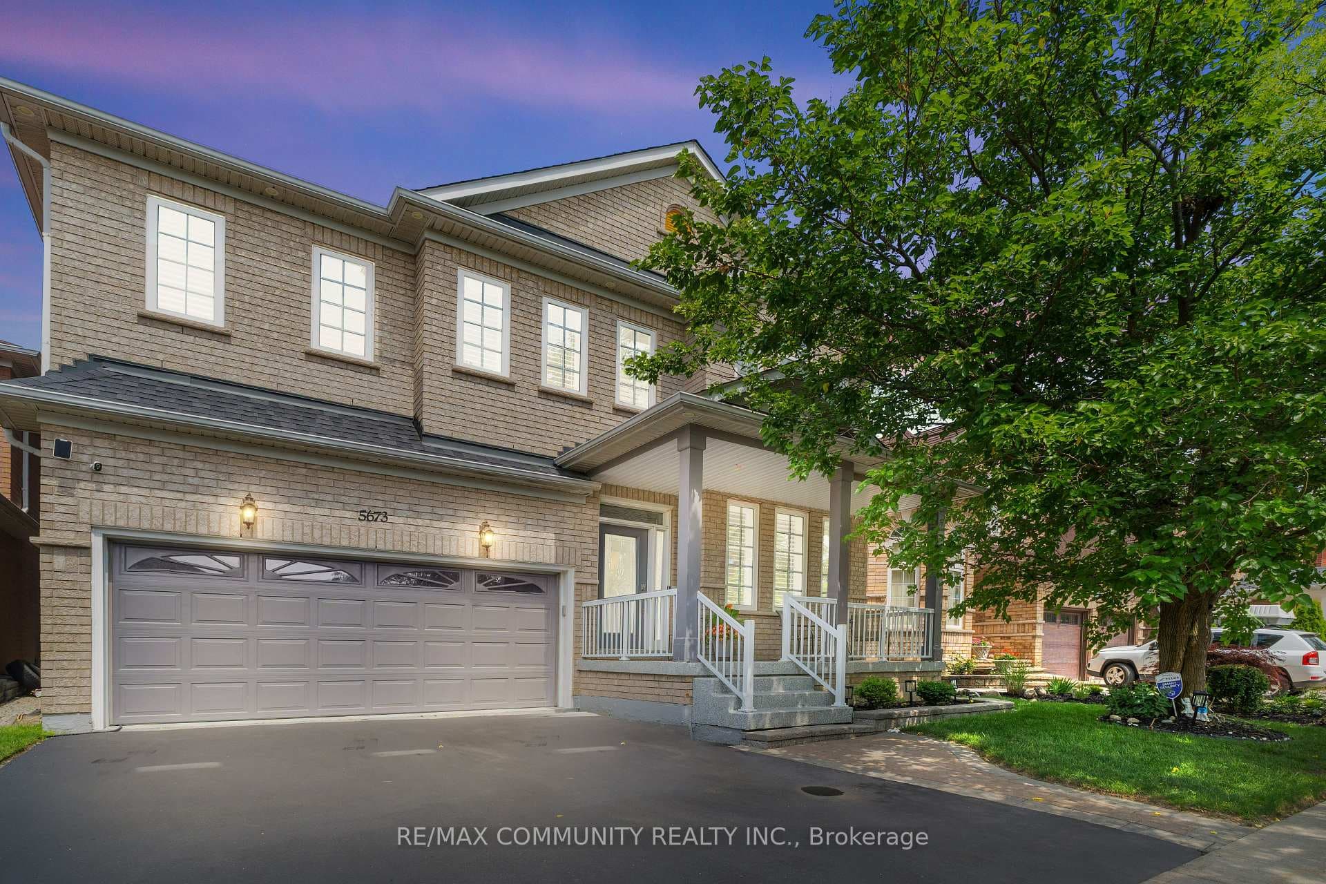 5673 Pegasus Street photo 1
