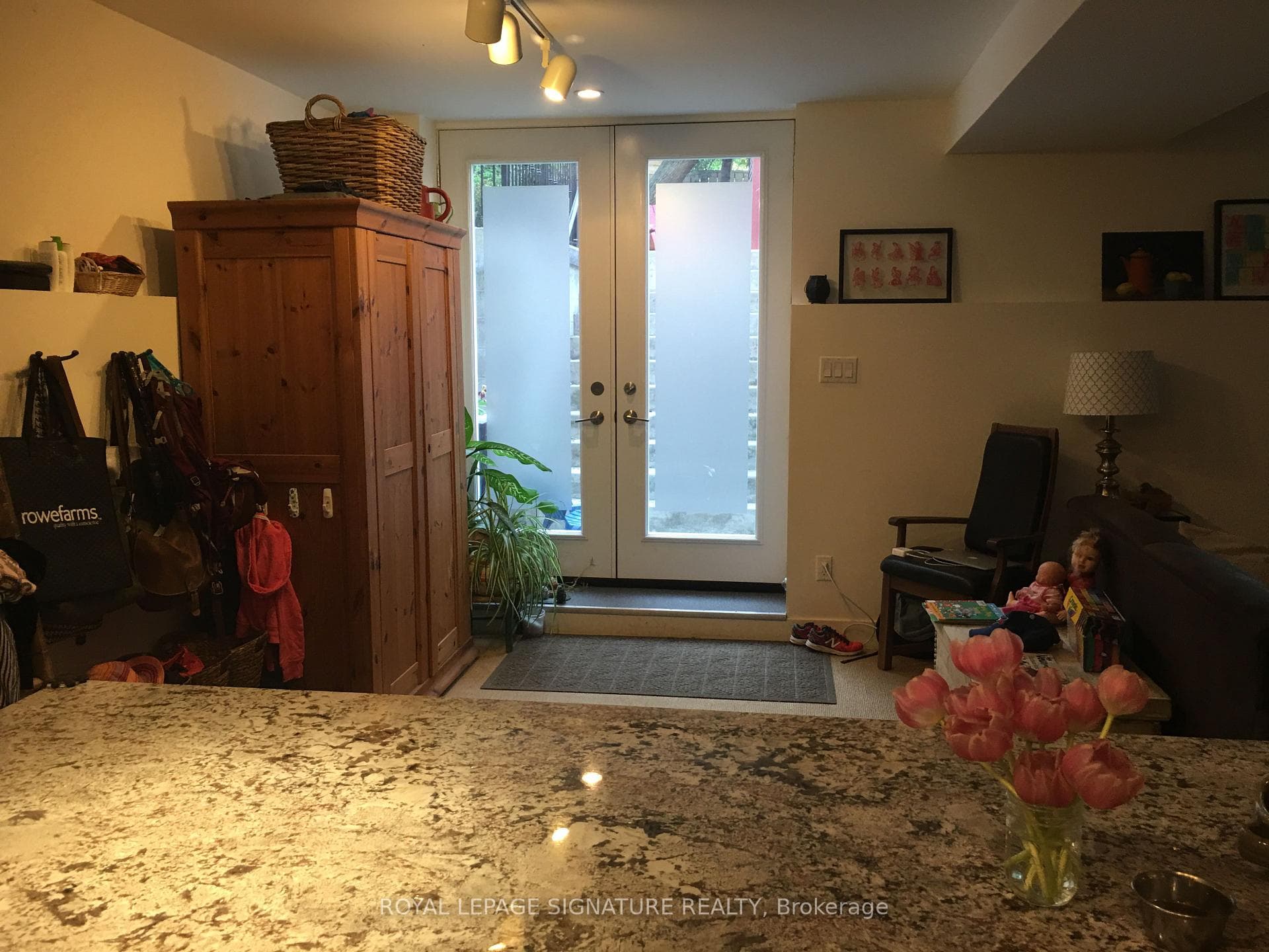 40 Thorncliffe Avenue Unit Bsmt photo 4