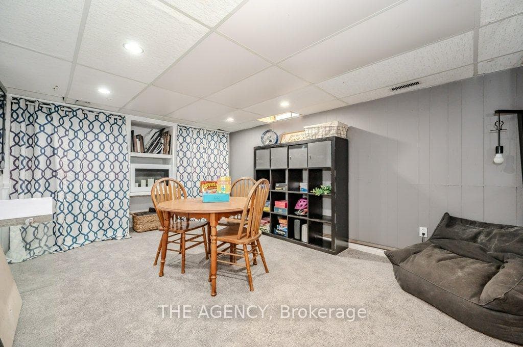 111 Lyndhurst Drive photo 31