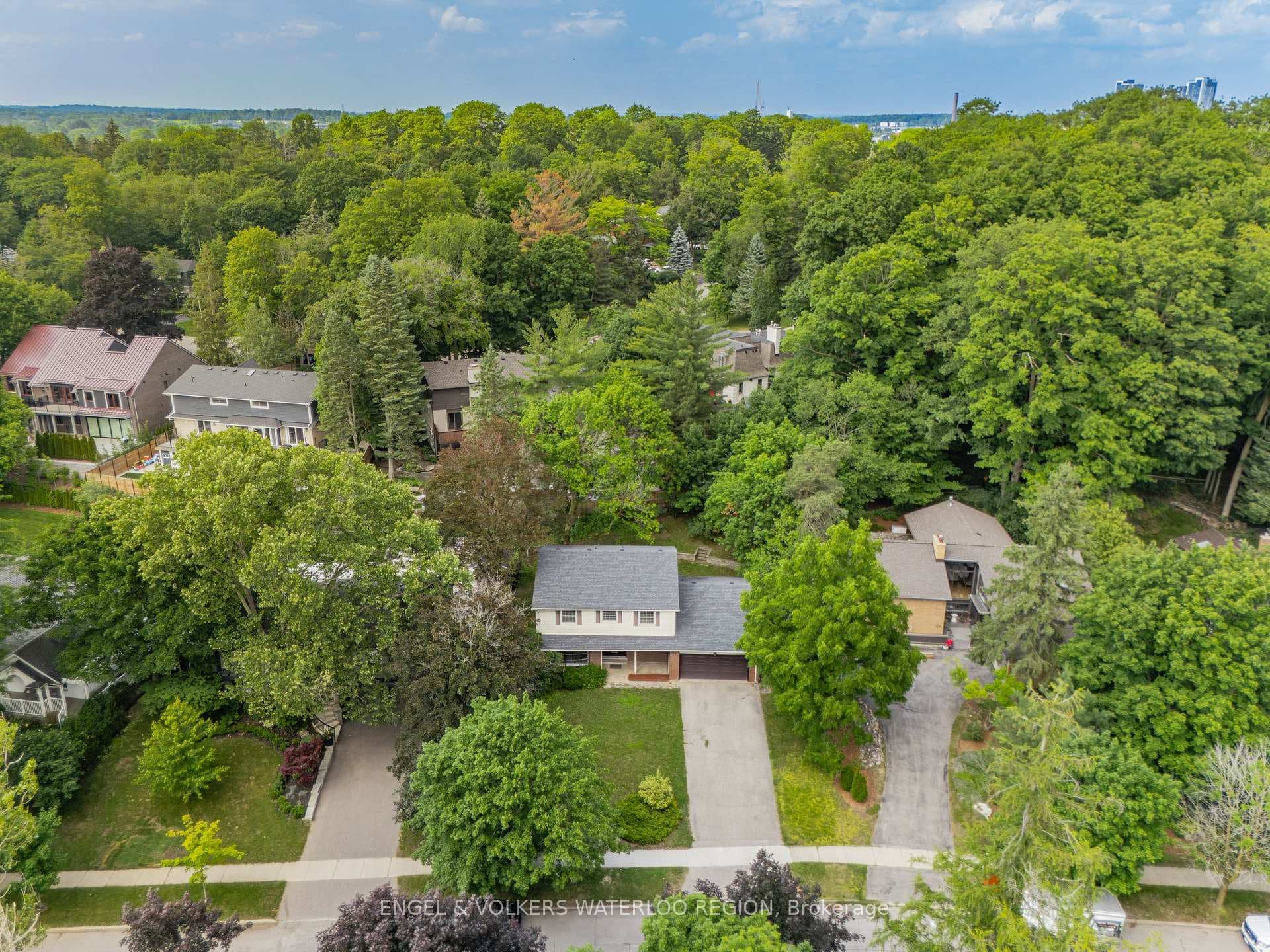 256 Shakespeare Drive photo 40