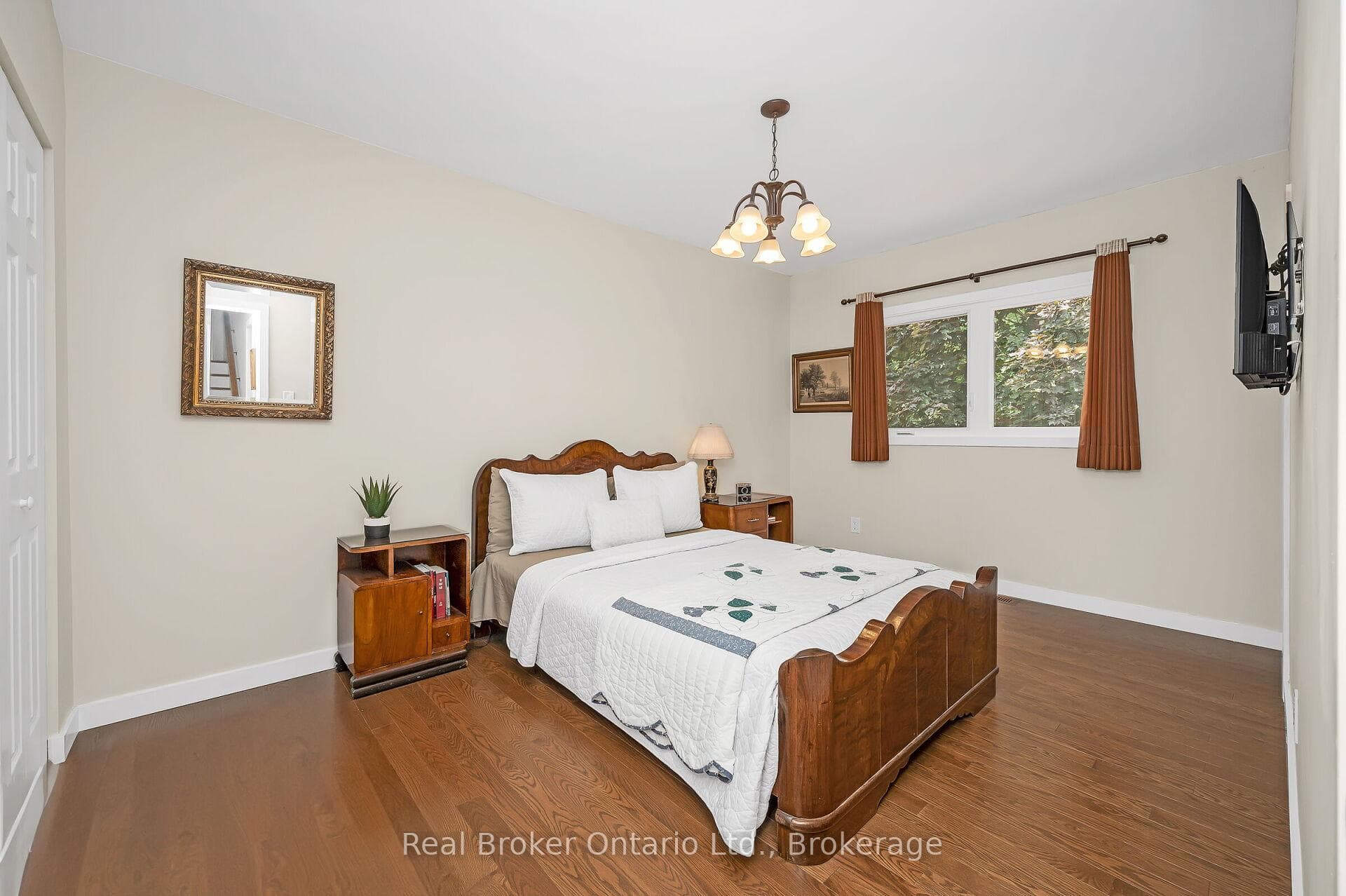 285 Surrey Drive photo 23