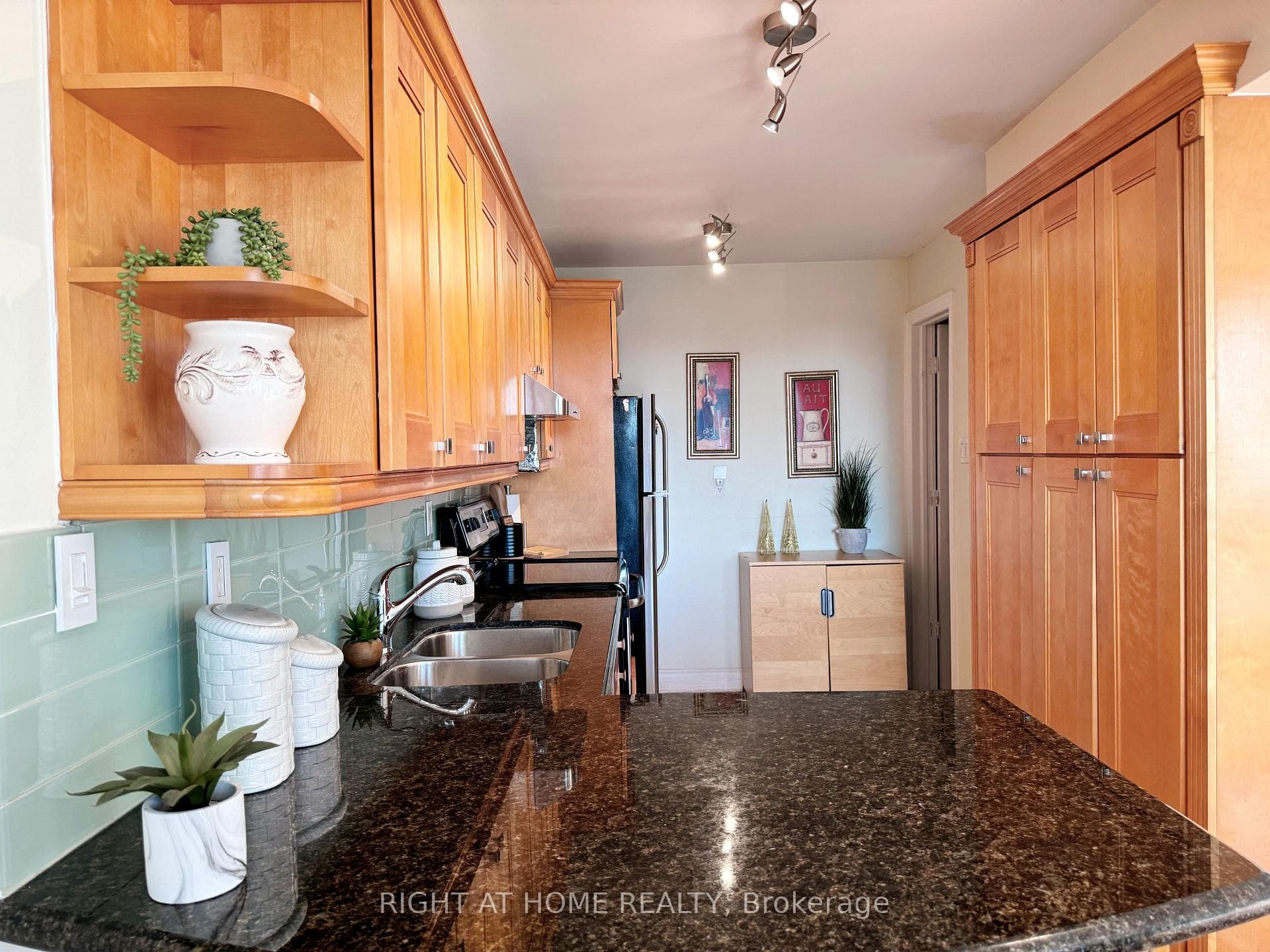 260 Seneca Hill Drive Unit 505 photo 18