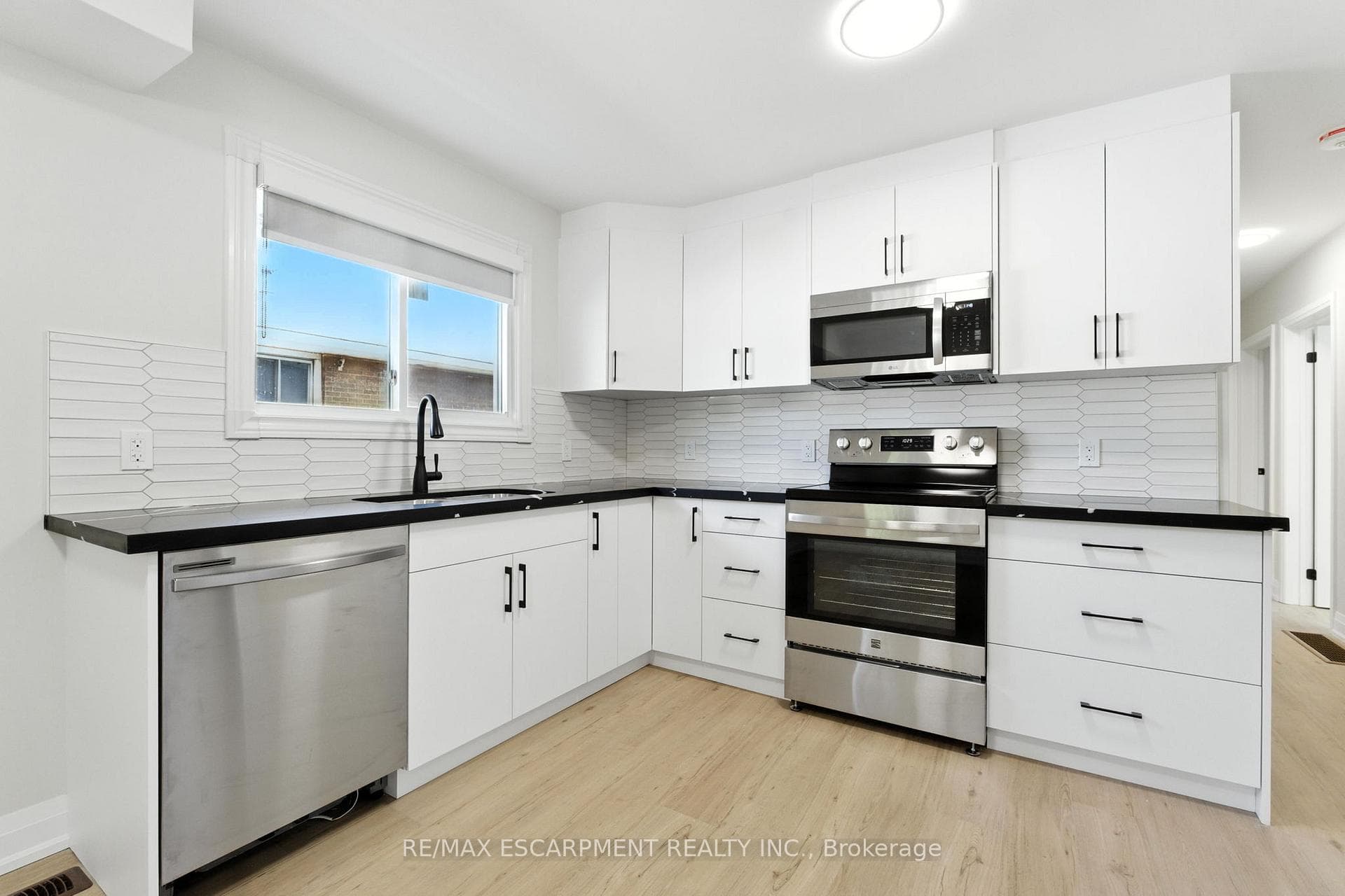 929 Upper Ottawa Street photo 5