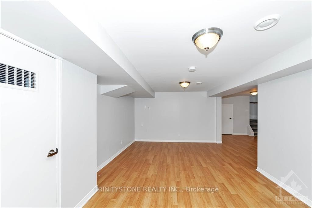 545 BROWNING Avenue photo 25