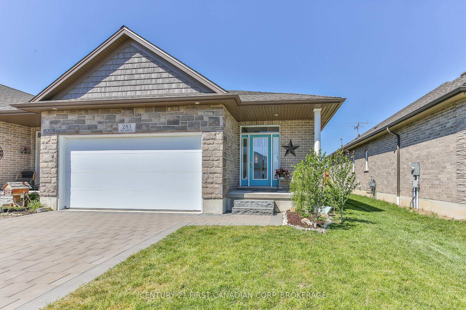 283 Boyd Boulevard photo 2