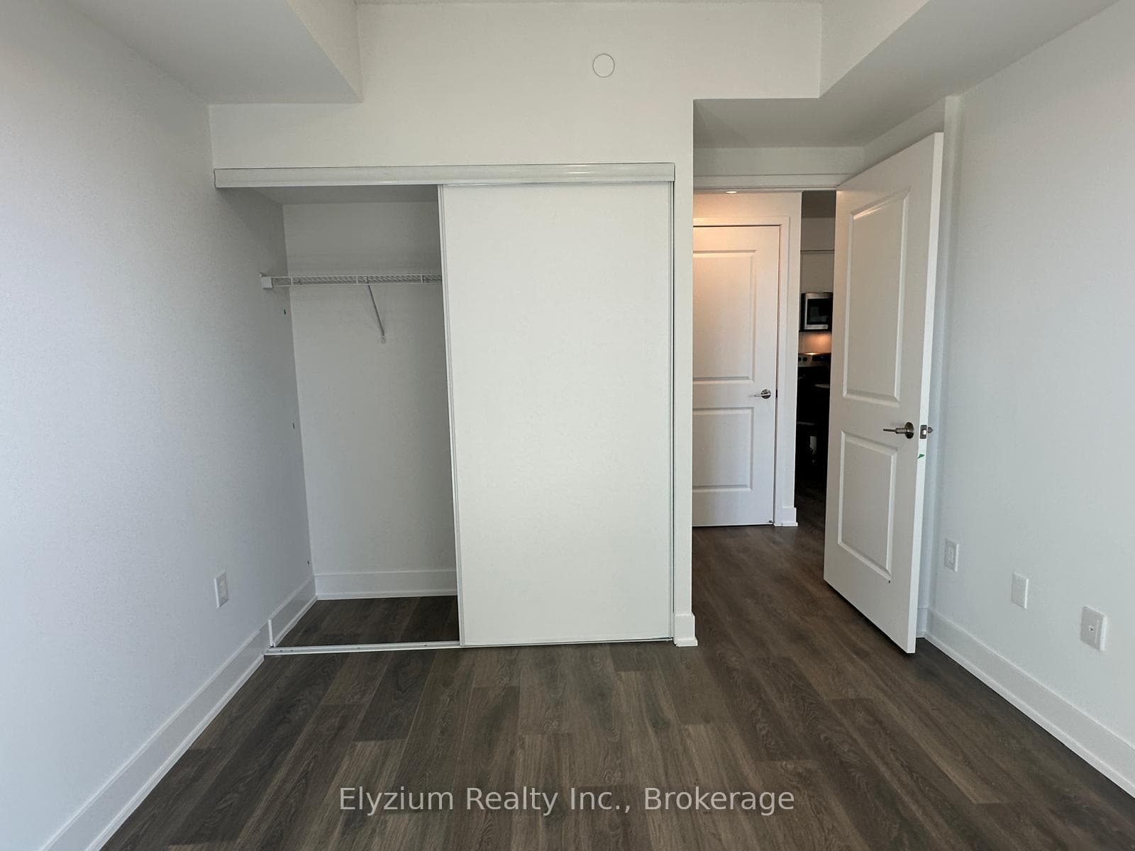 204 Burnhamthorpe Road Unit 1003 photo 11
