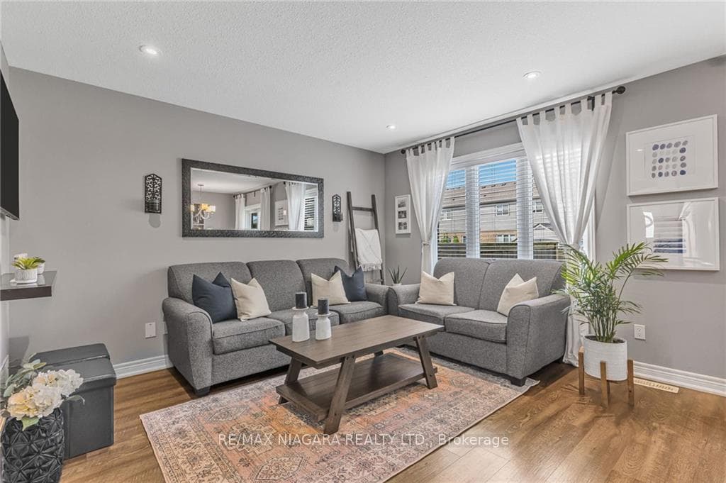109 Roselawn Crescent photo 7