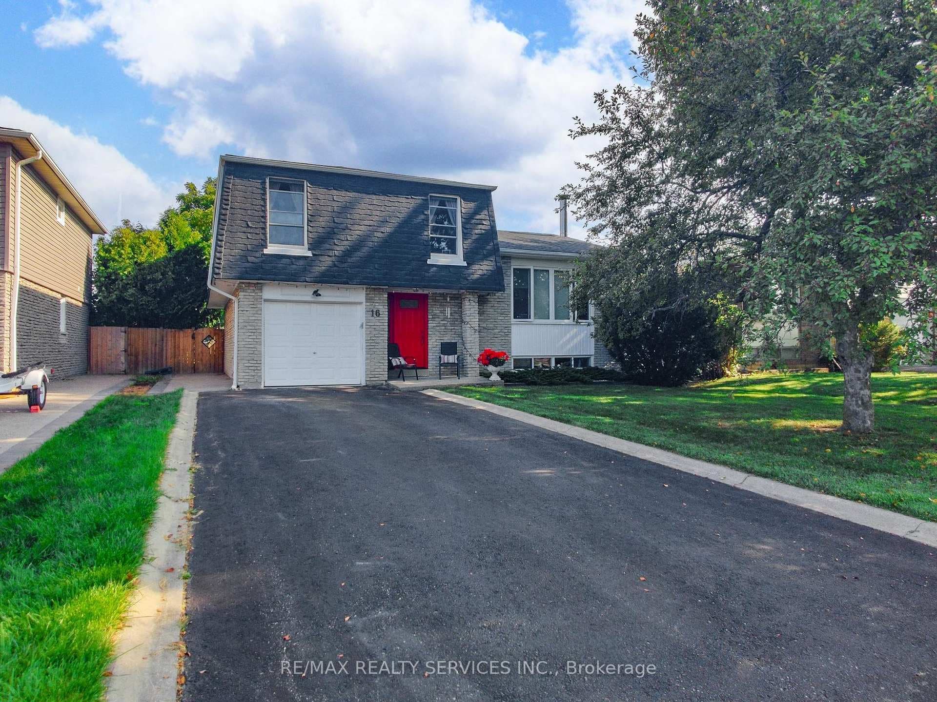 16 Grassington Crescent photo 3