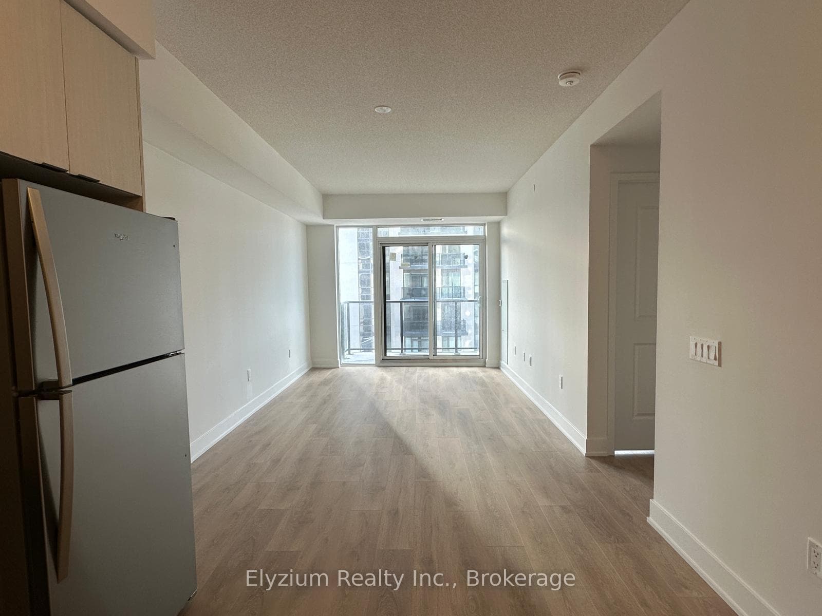 204 Burnhamthorpe Road Unit 1503 photo 4