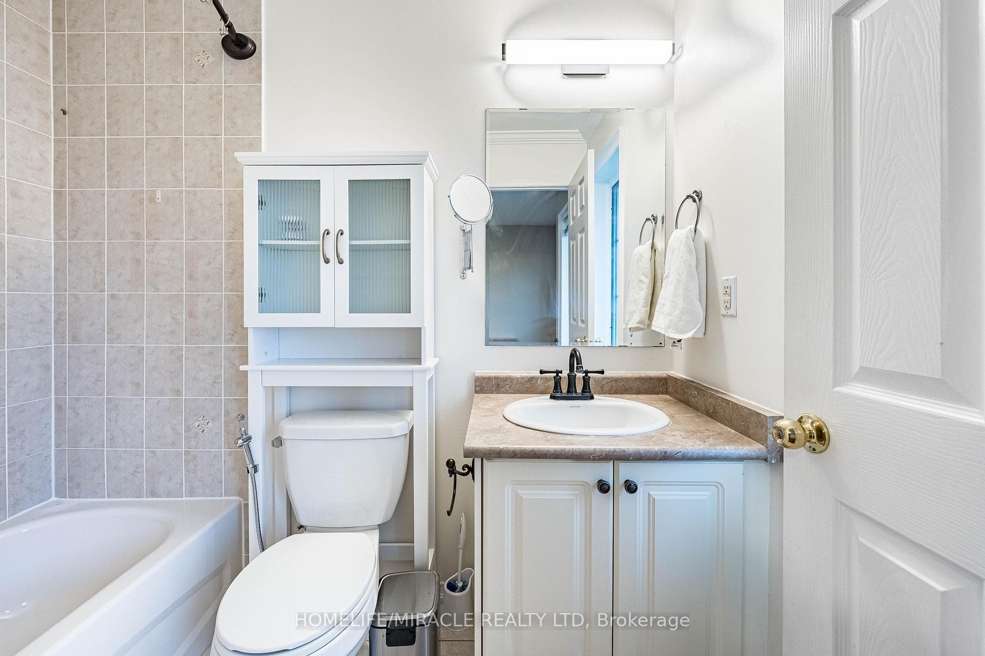 419 Rossland Road photo 30