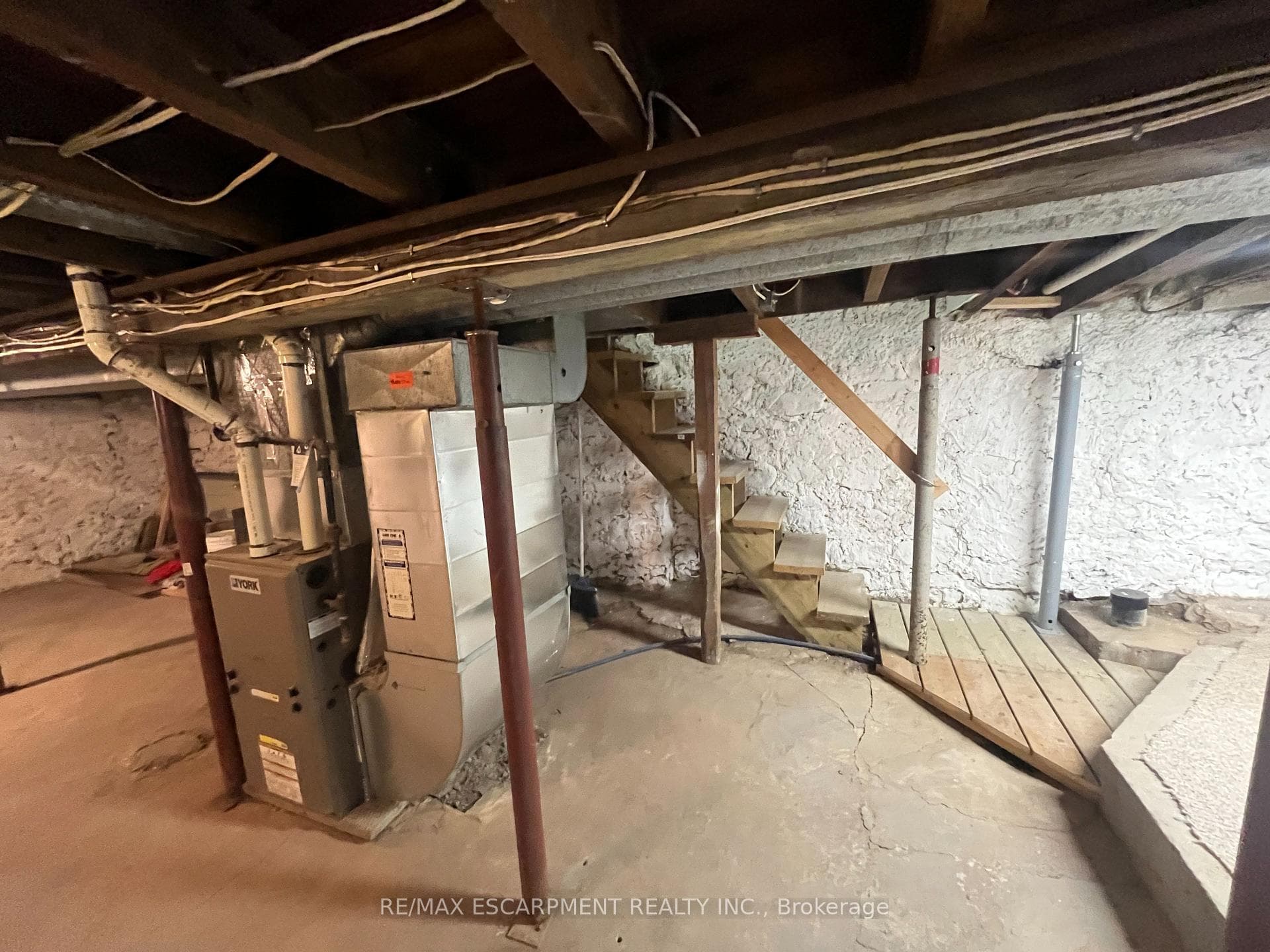 346 Hunter Street photo 22