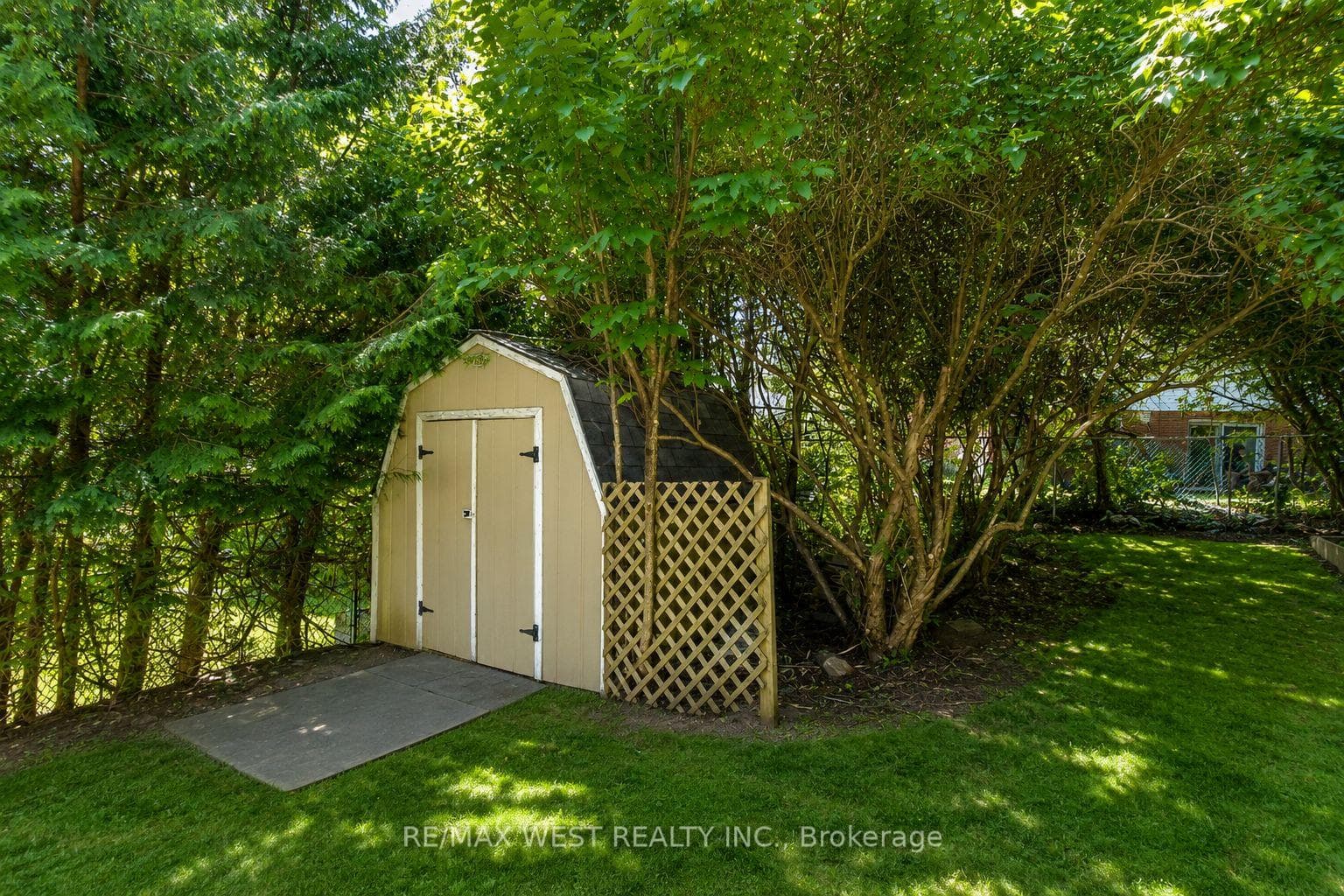 747 Birchwood Drive photo 7