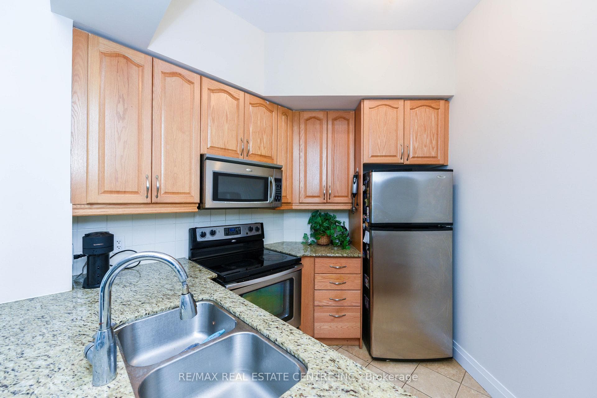90 Absolute Avenue Unit 2605 photo 9