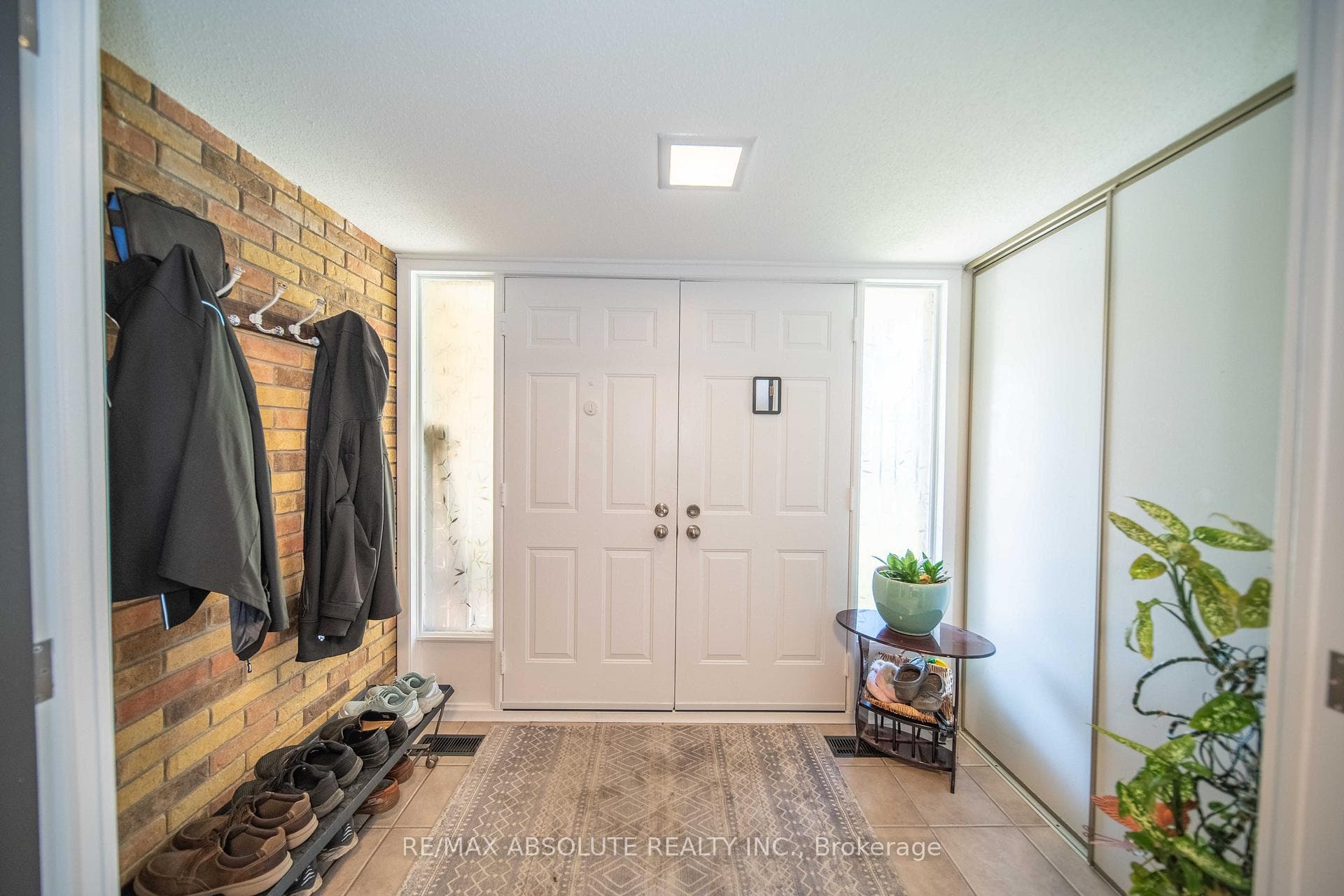198 Hoylake Crescent photo 9