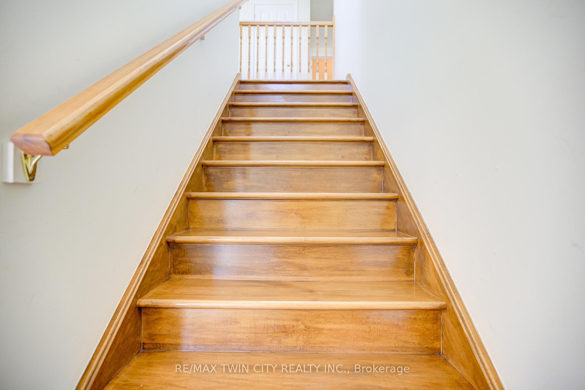 106 Country Clair Street photo 15