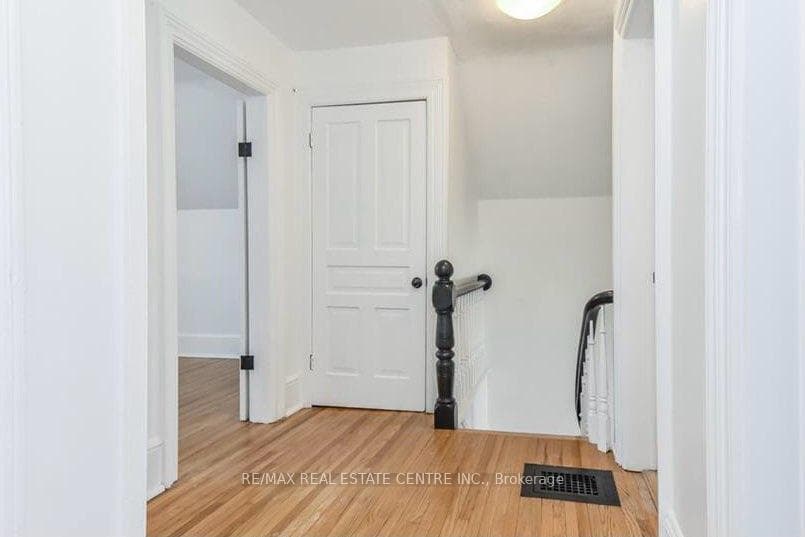 159 Wellington Street photo 23