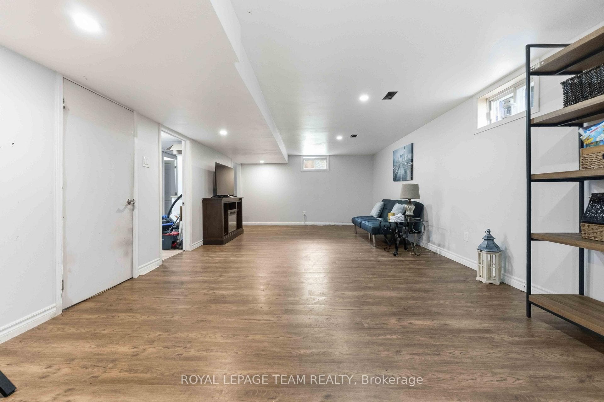 1155 Agincourt Road photo 24