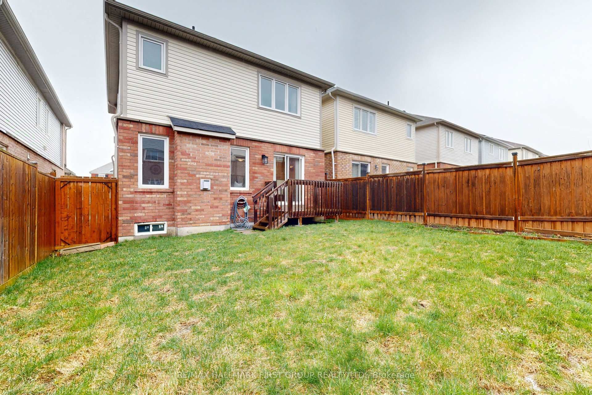 1389 Rennie Street photo 37
