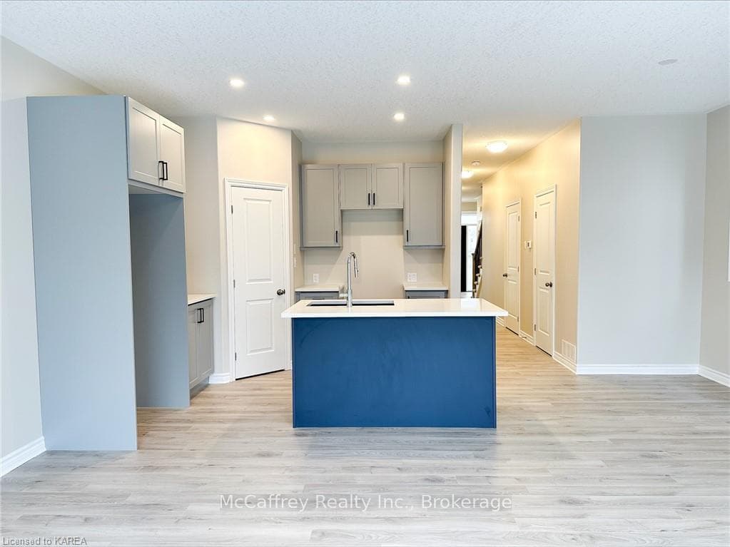237 HERITAGE PARK Drive photo 12