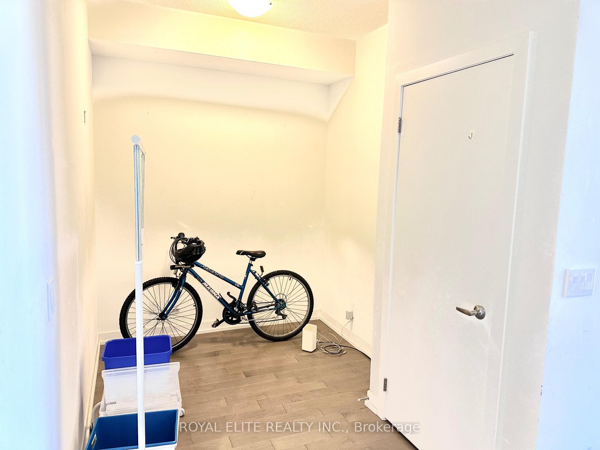10 Willison Square Unit 612 photo 9