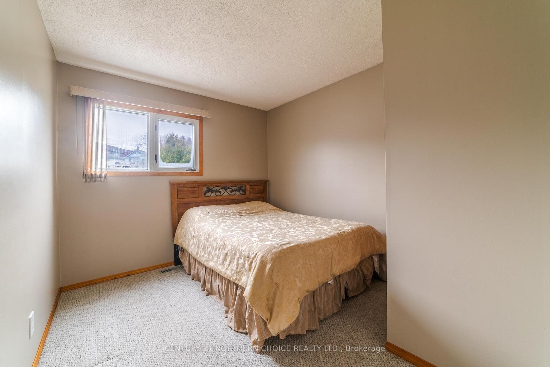 921 Valley Drive photo 17