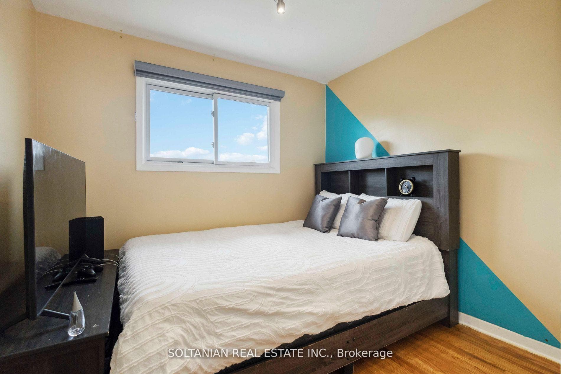 102 Elnathan Crescent photo 22