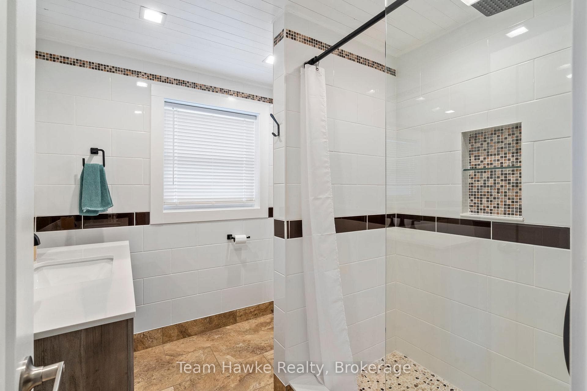 475 Colborne Street photo 23