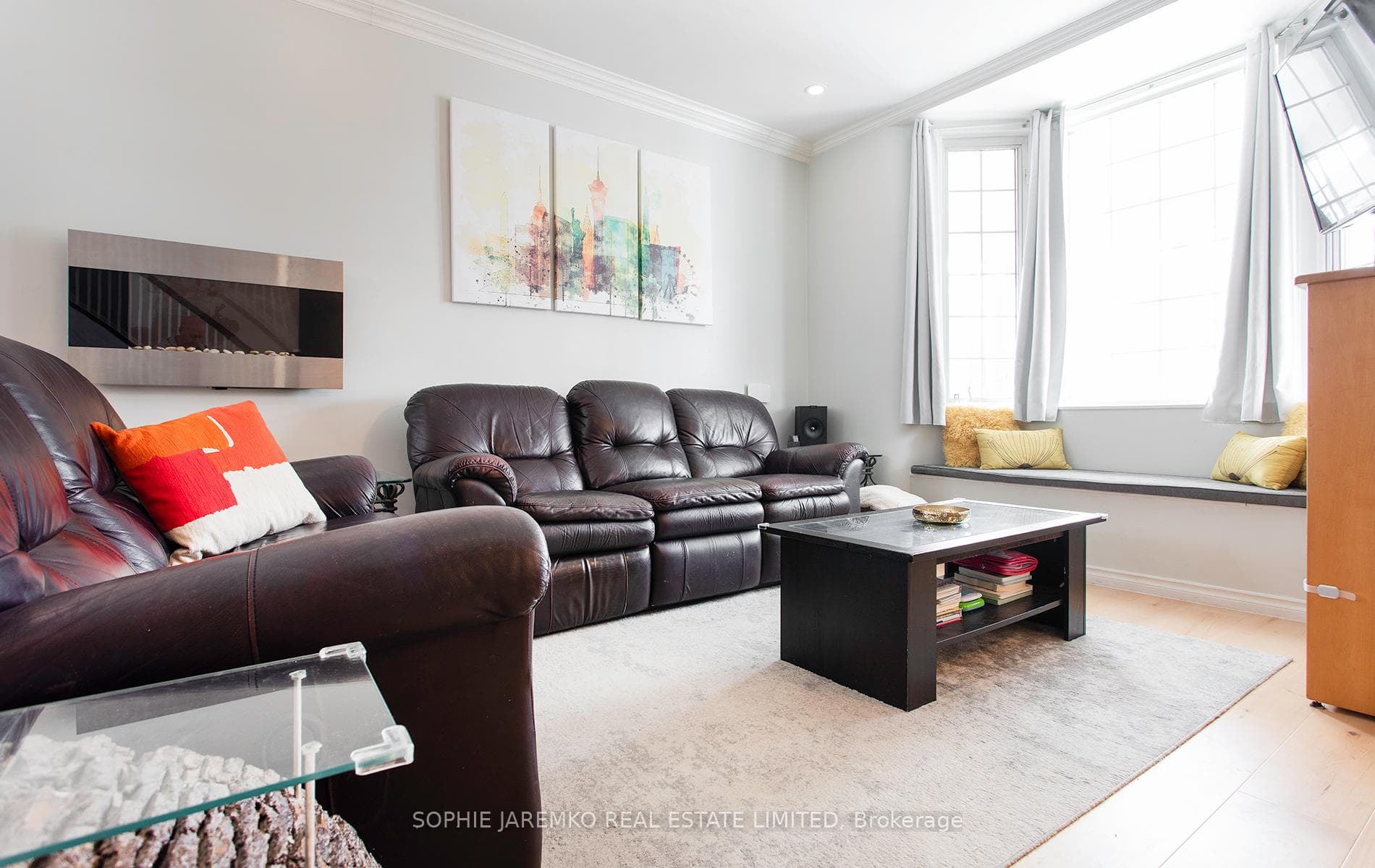 Space allows large furniture.