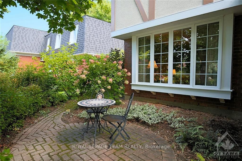 25 GLENDENNING Drive photo 7