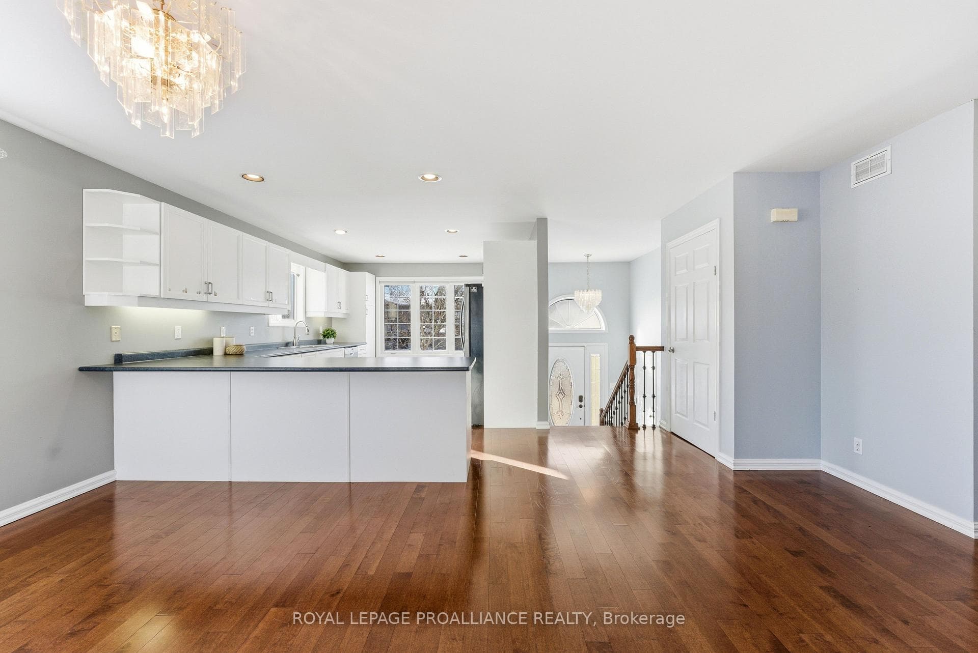 253 Herchimer Avenue photo 4