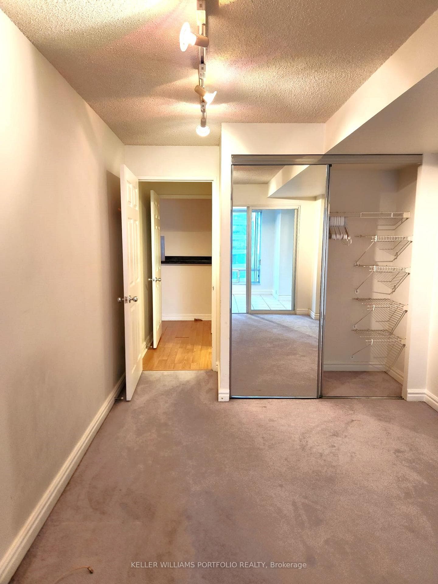33 University Avenue Unit 2404 photo 14