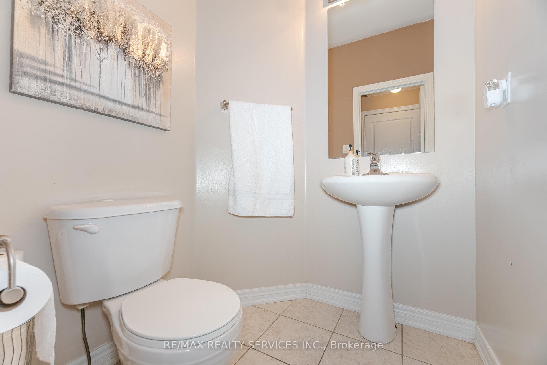 25 Pape Drive photo 11