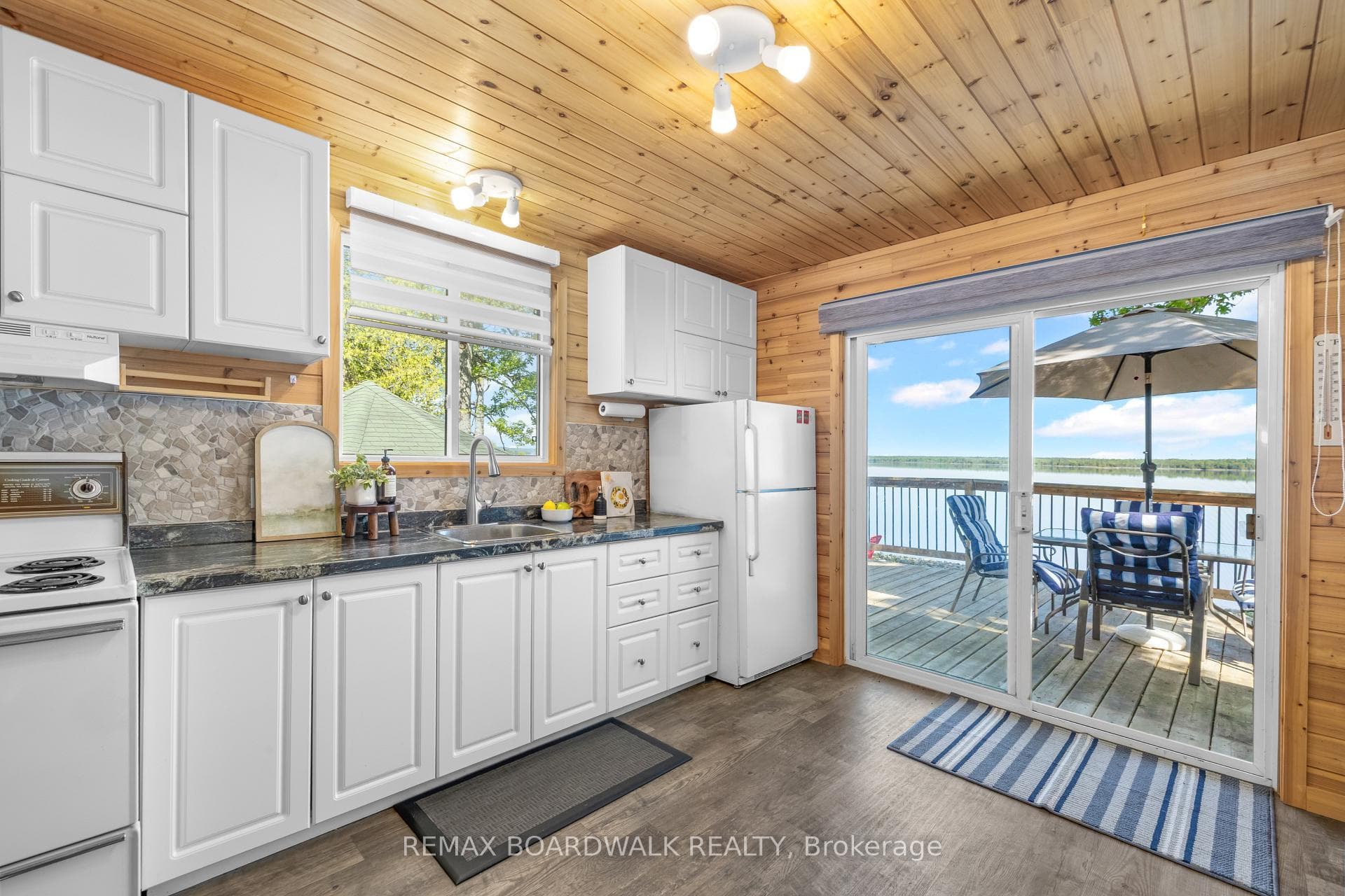 339 Leavoy Lane photo 8