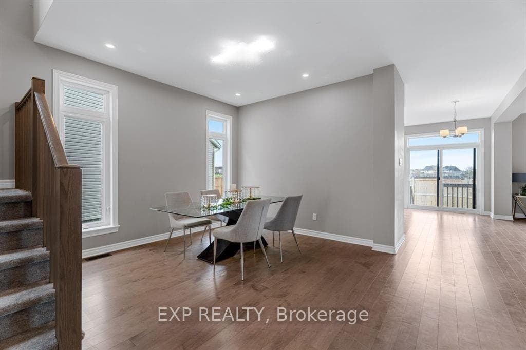 848 SNOWDROP Crescent photo 6