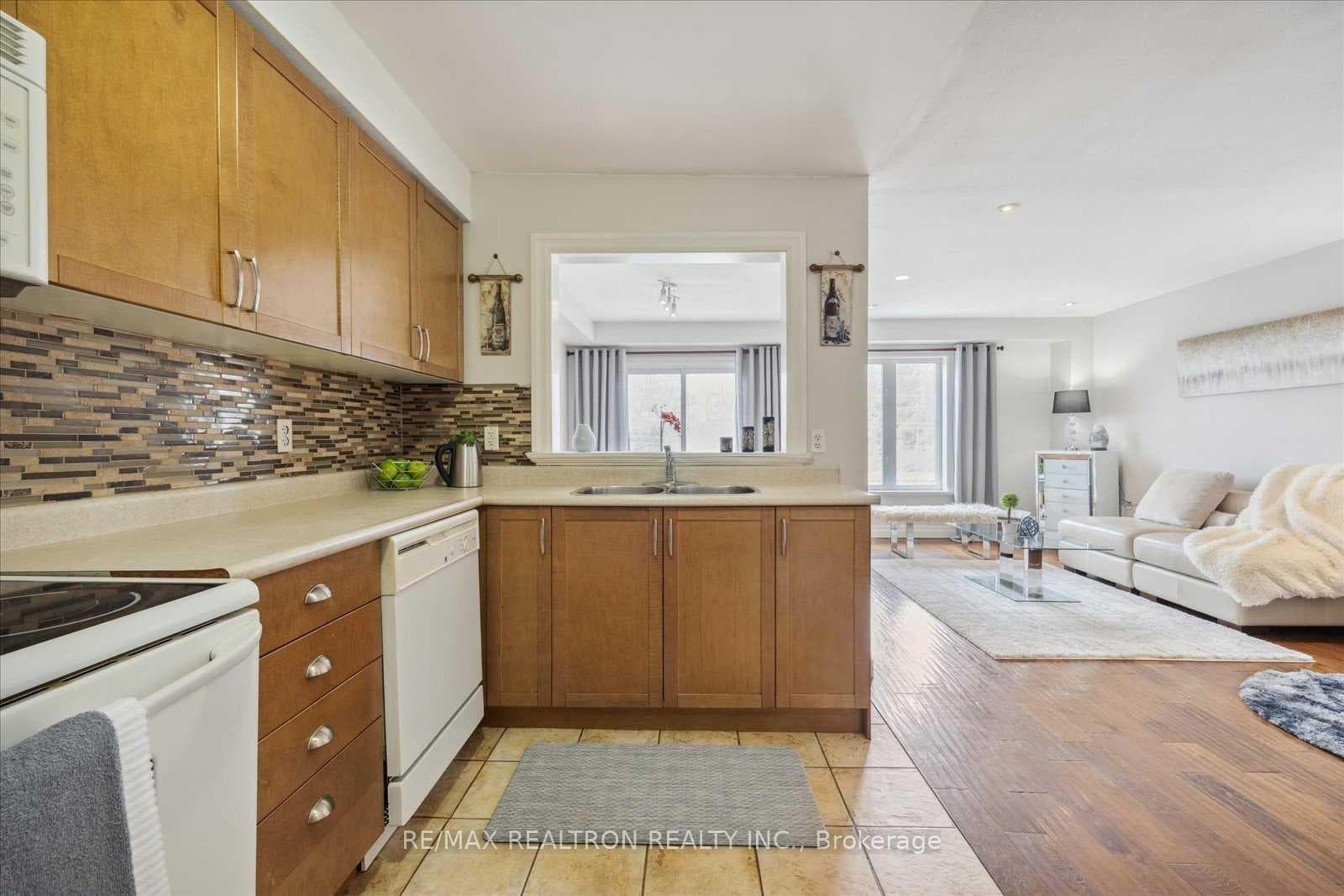 204 Banbrooke Crescent Unit (Main) photo 7