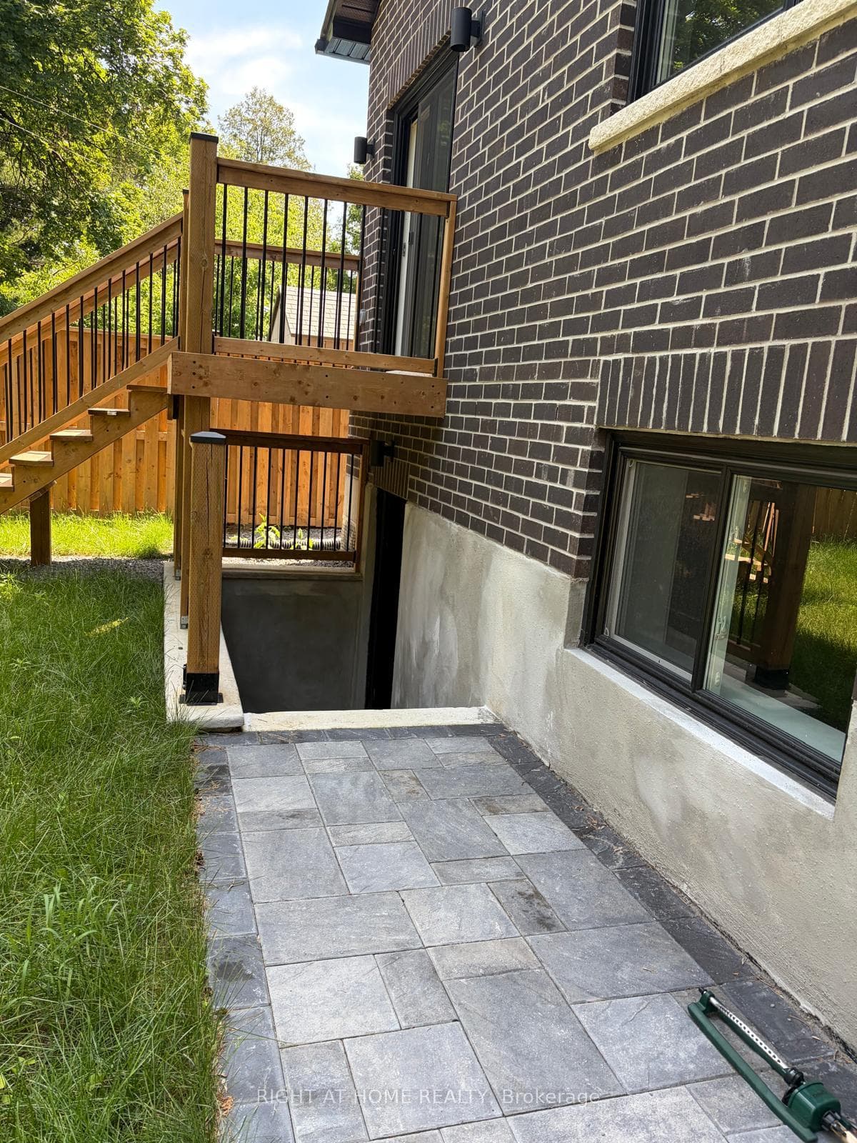 376 Mitchell Avenue photo 32