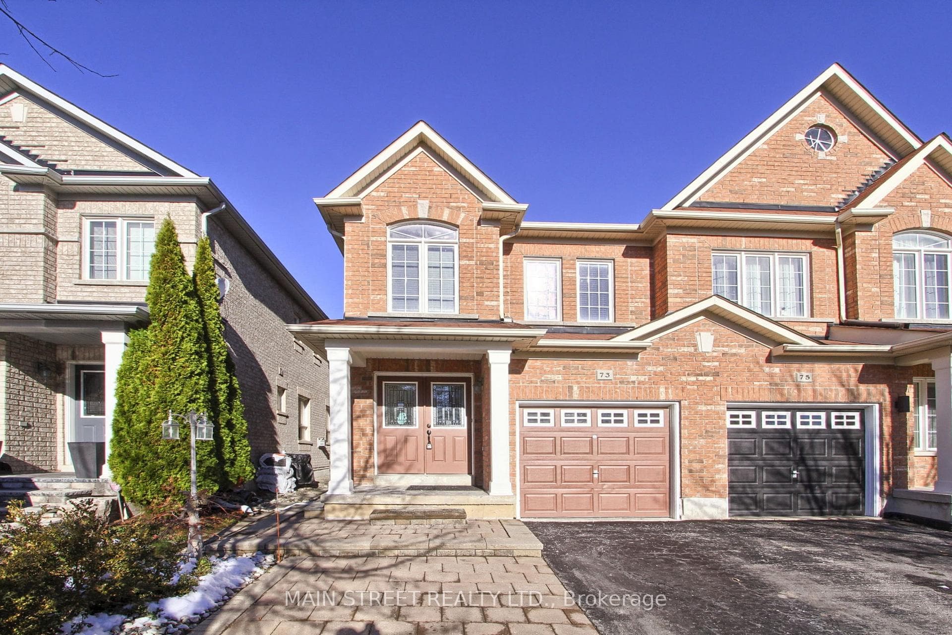 73 Four Seasons Crescent photo 1