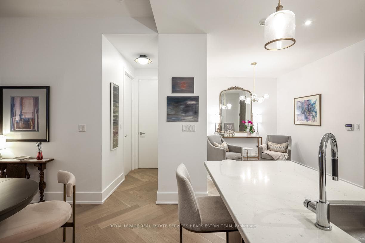 29 Queens Quay Unit 916 photo 17