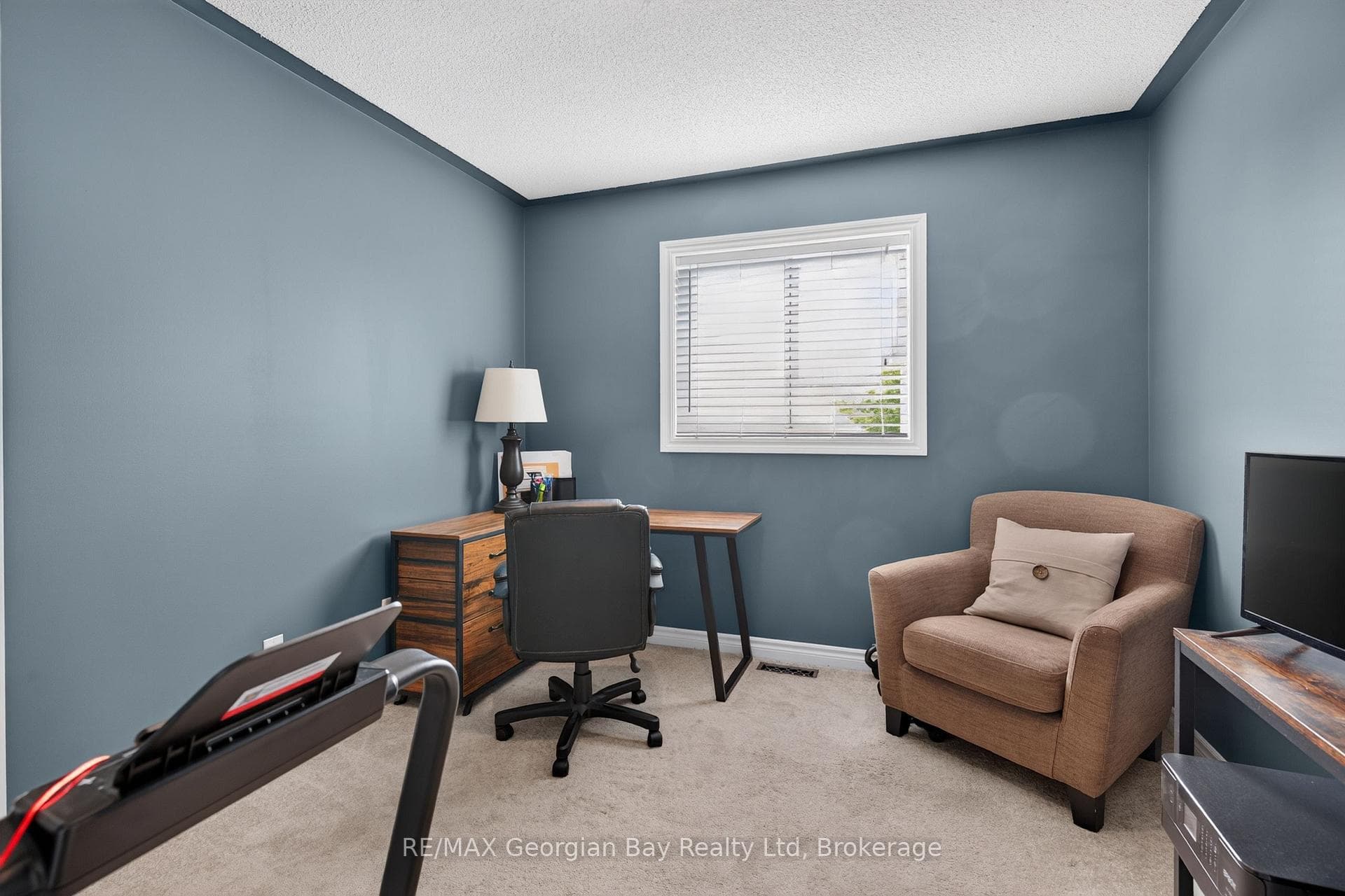 400 Keller Drive photo 24